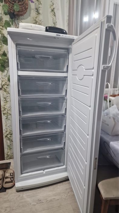 Продам морозильник