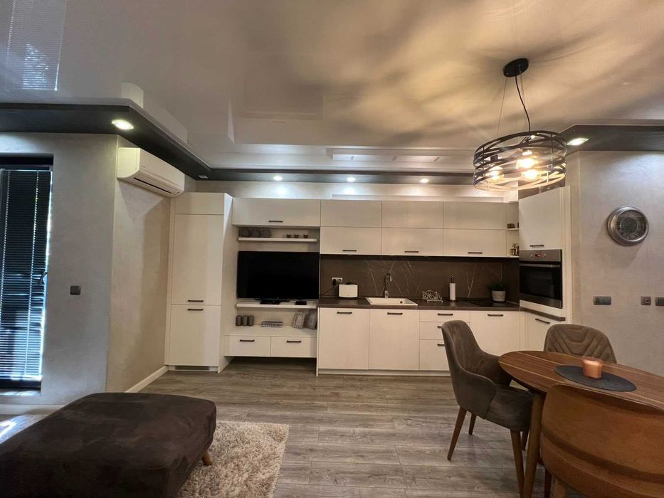 Дава се под наем Тристаен апартамент в Варна, Център - 74 кв.м за 1100 € - Снимка #20