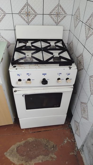 Газ плита б/у, рабочая.