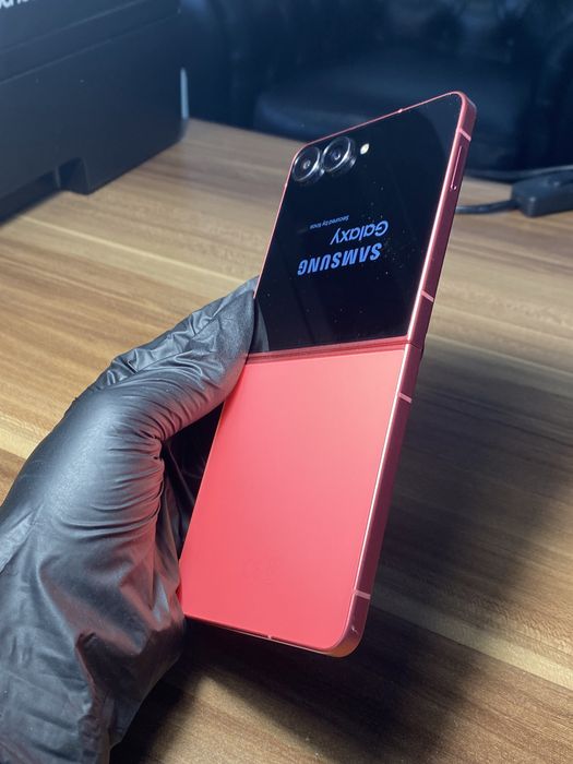 Samsung Galaxy Z Flip7 • 512 GB • Coralred