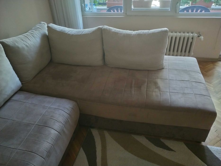 Продавам ъглова холна гарнитура в много добро състояние