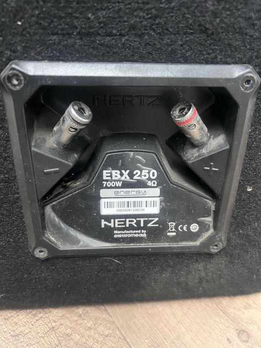 Продам саббуфер HERTZ