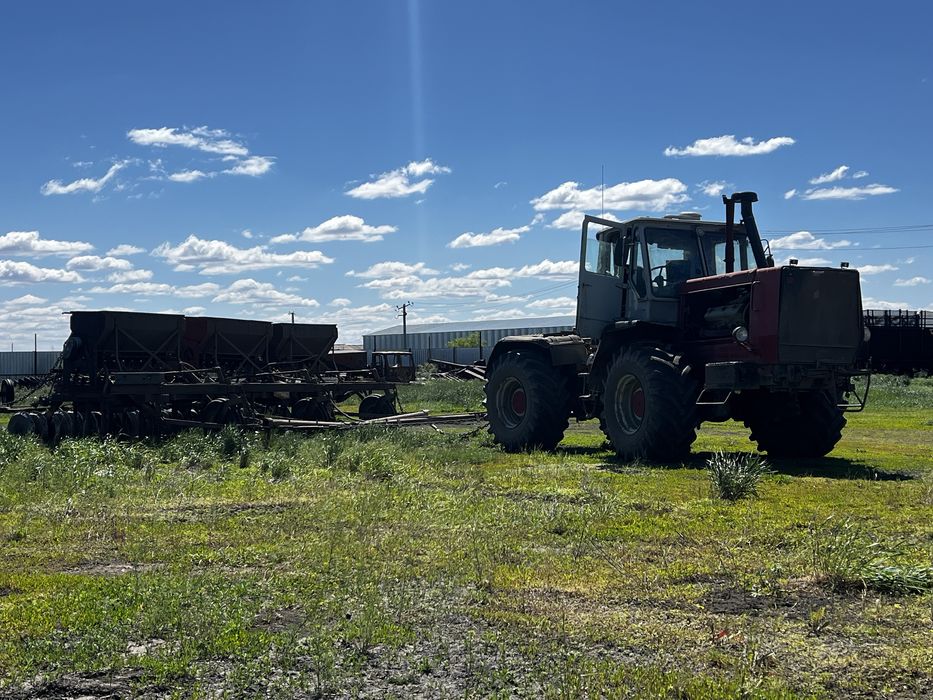 Т - 150  ХТЗ трактор с сеялками