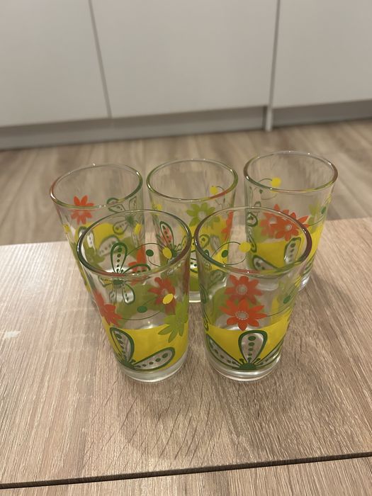 Чаши за Вода на Цветя