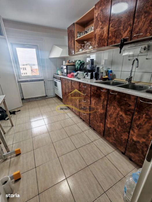 Vand apartament 3 camere decomandate – zonă Ștefan cel Mare