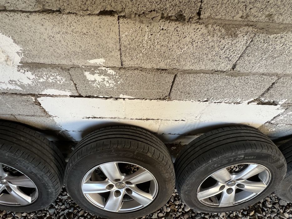 Продам комплект летних шин титановыми дисками