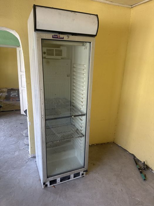 Xolodilnik vitrenniy