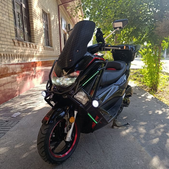 N Max скутер сотилади 150 куб
