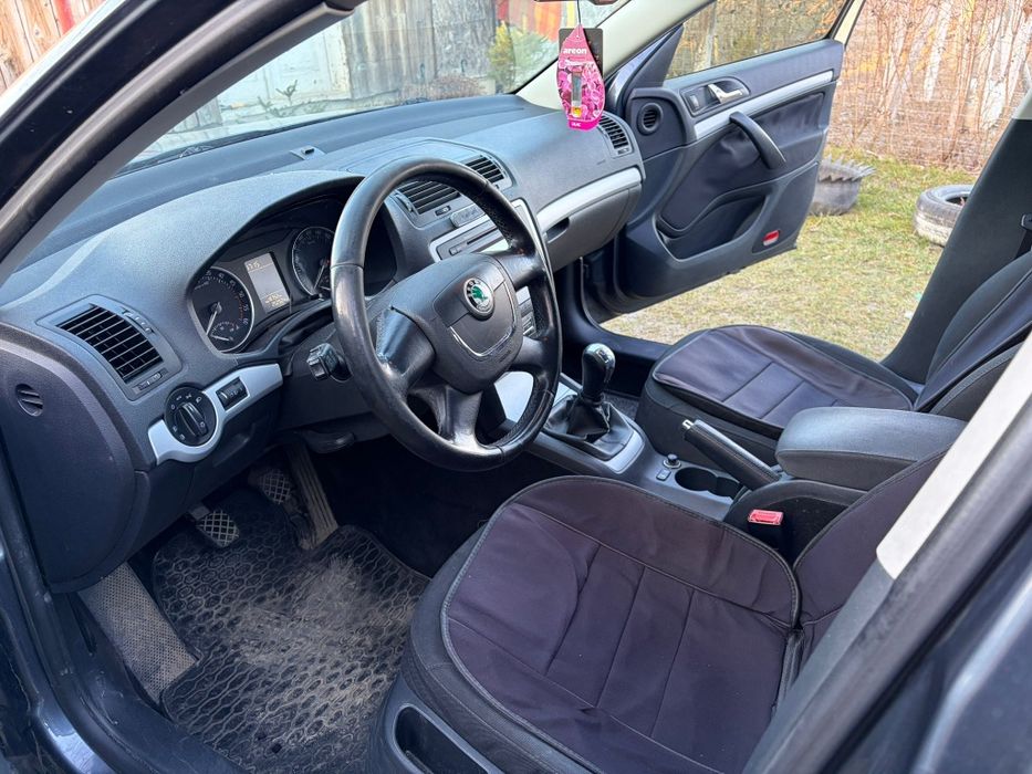 De vânzare Skoda Octavia 1.6 TDI – 2010 cutie manuala

Vând Skoda O