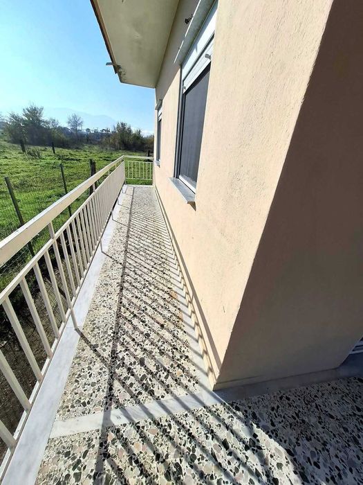 Продава малка къща с площ 50 м2 и двор 170 м2 в Неа Врасна, Гърция