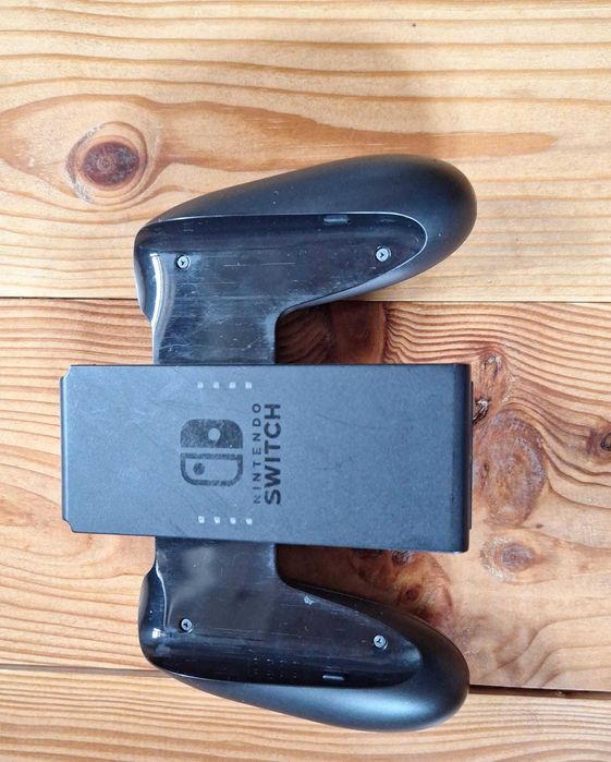 Nintendo Switch plus 4 joy con-uri