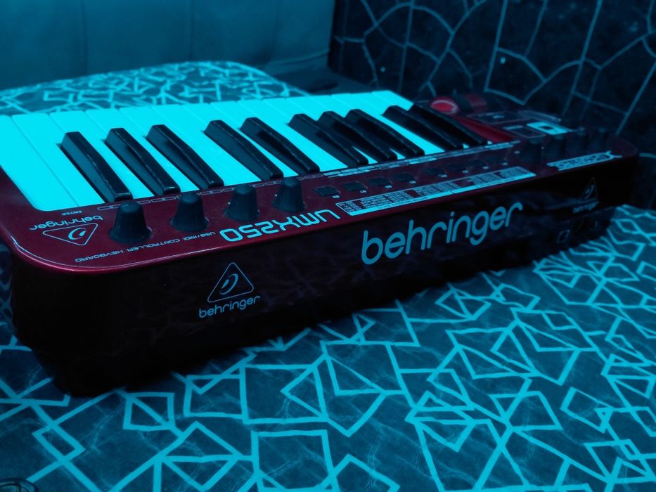 behringer umx250 midi–клавиатура
