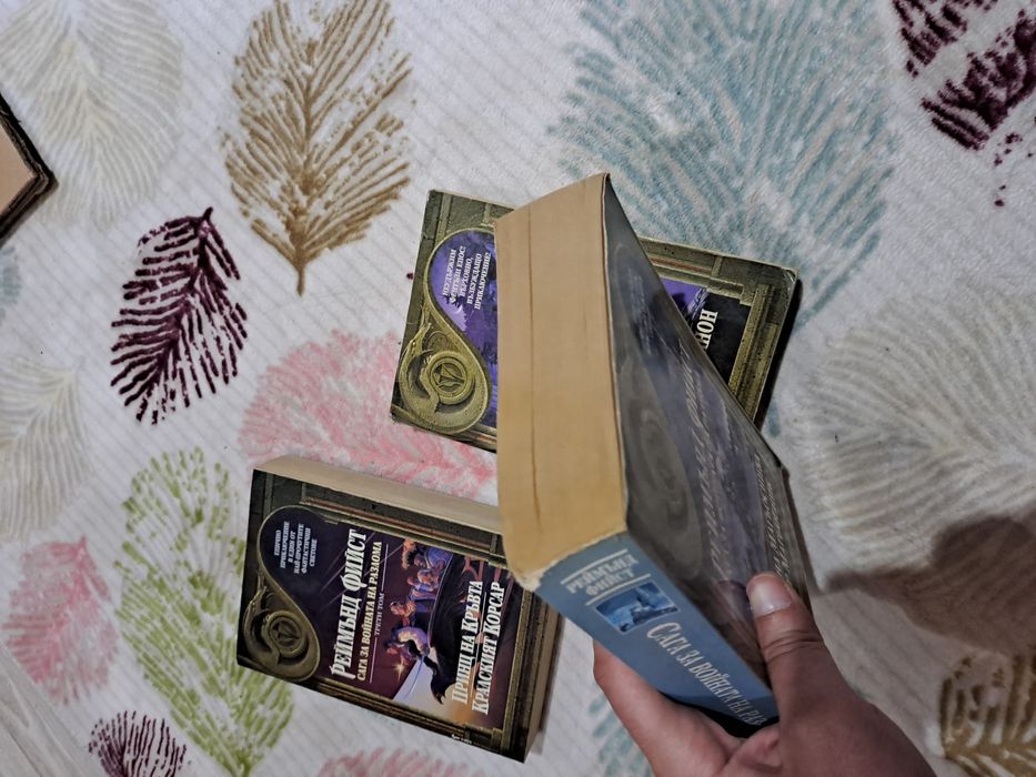 Реймънд Фийст Фентъзи Поредици