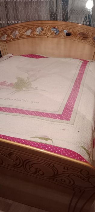 Продам спальний гарнитур в отличном состояний