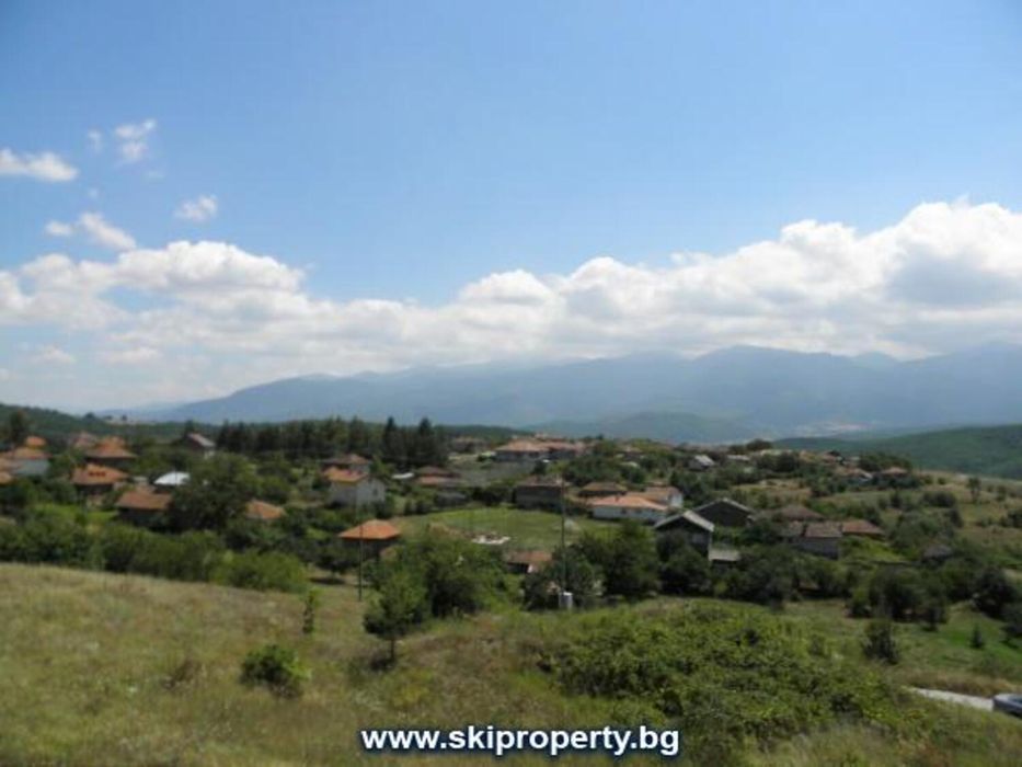 Имот с гледки към планината в Гуцал!