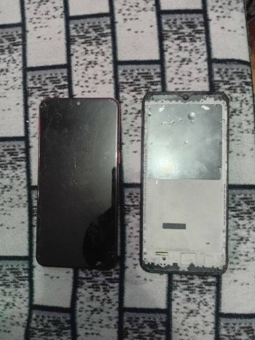 Продам два телефона