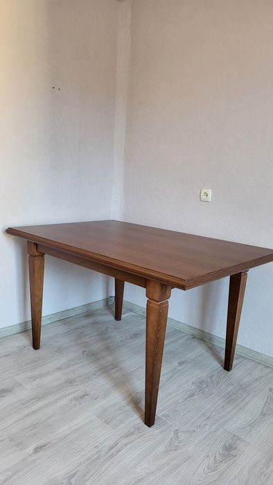 Стол и стулья деревянные