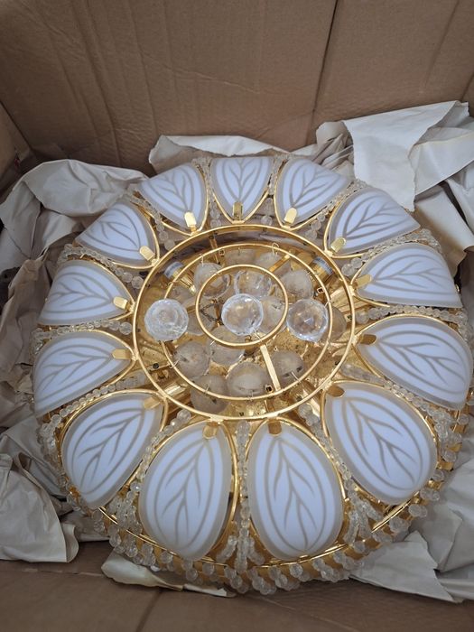 Люстра в хорошем состоянии