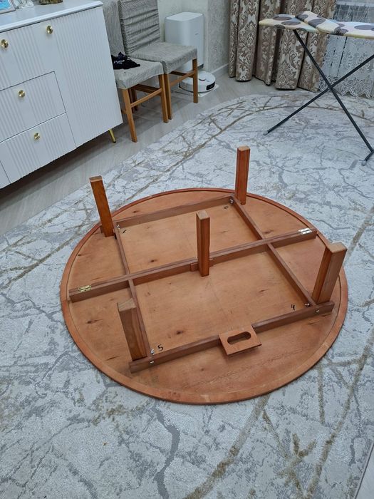 Круглый стол складной