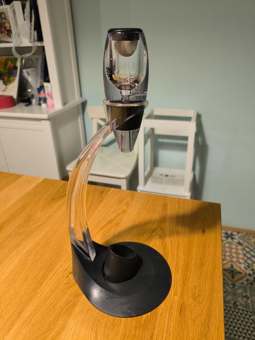 Неползван аератор за вино Tre Esse на стойка