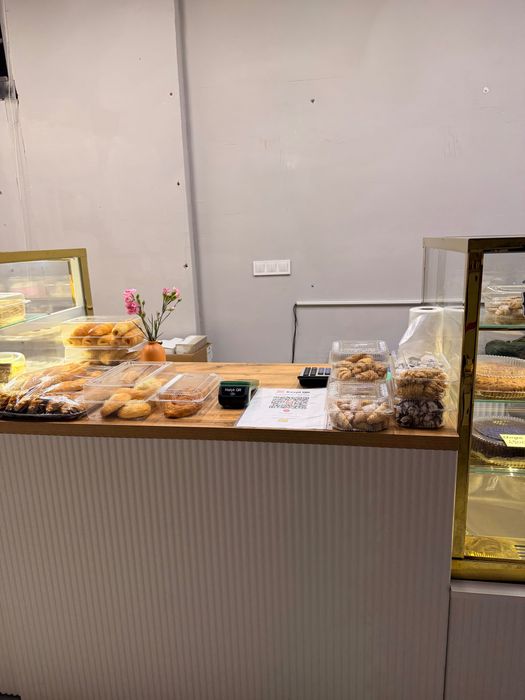 Продается витринный холодильник с шкафчиками