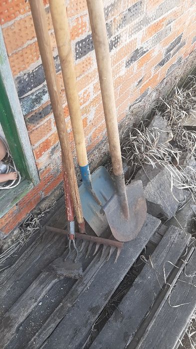 Дачный инвентарь в хорошем состоянии