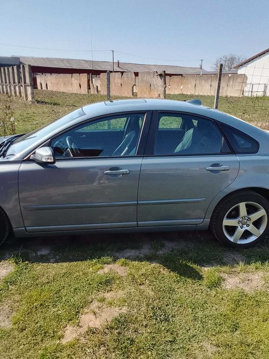 Volvo s40 2.4i.  Ca nou