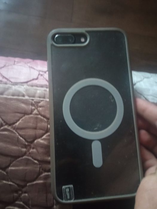 Продам айфон 7+