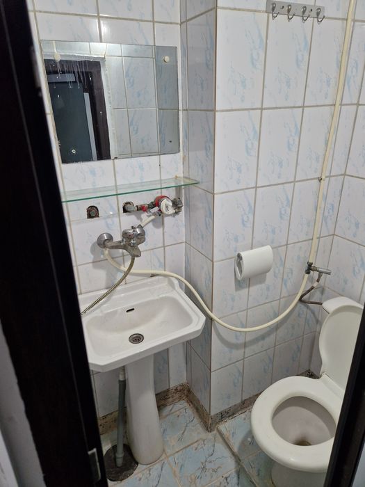 Propietar inchiriez garsoniera cf 2(24m)situata intr un bloc cu 4 nivele recent reabilitat situat pe blv Nicolae Grigorescu sect 3