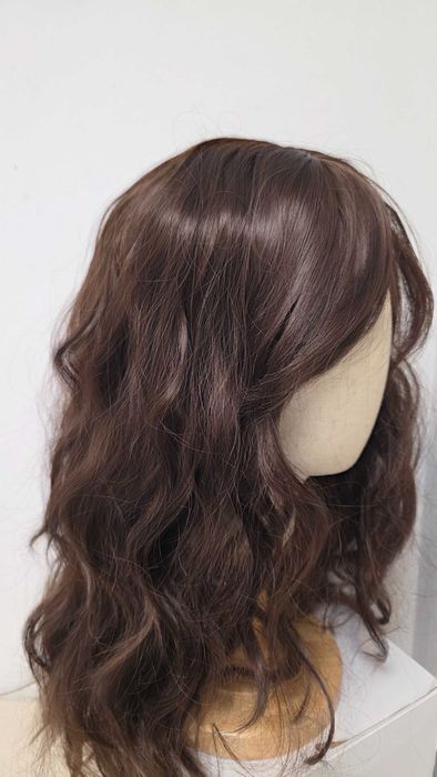 Perucă HAIRCUBE lungă ondulată șaten ciocolatiu, cărare naturală