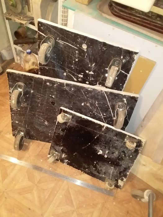 Тележка на колесах для перевозки стройматериалов