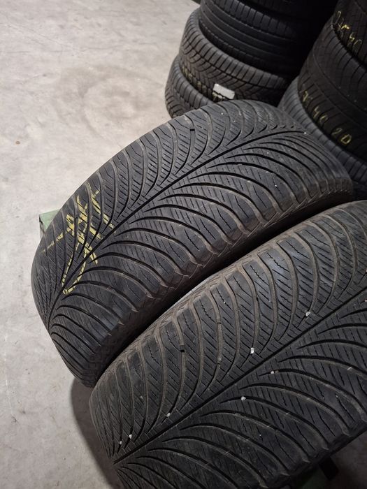 2 Anvelopele m+s  4 seasons  255 55 r19  Goodyear