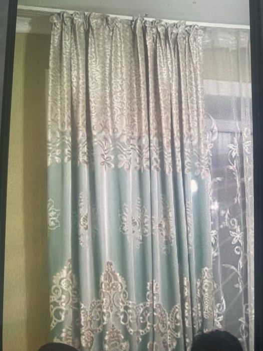 Продам бирюзовые шторы 2,80 на 2,0
