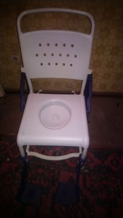 КомбиниранТОАЛЕТЕН СТОЛ REBOTEC-колела- баня/тоалетна.ОтличноСъстояние