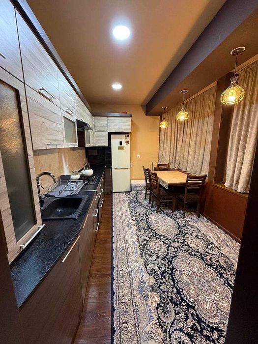 Сдается в аренду просторная 3-комнатная квартира в центре города