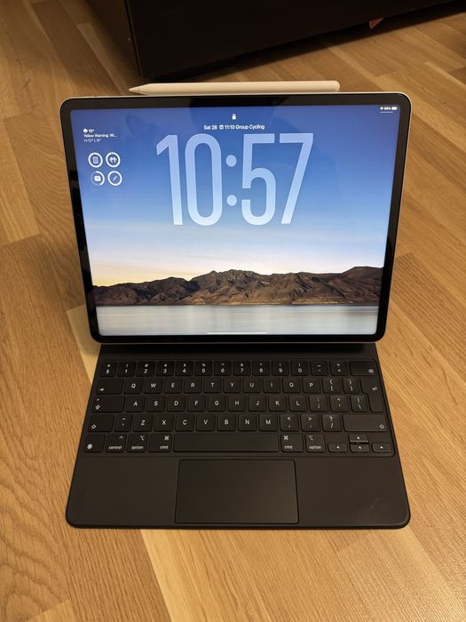 iPad Pro 12.9” M1 (Gen 5) + Magic Keyboard + Apple Pencil 2