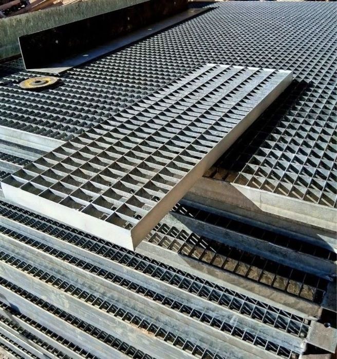 Vindem grătare zincată orice dimensiune trepte orice dimensiune mai mu