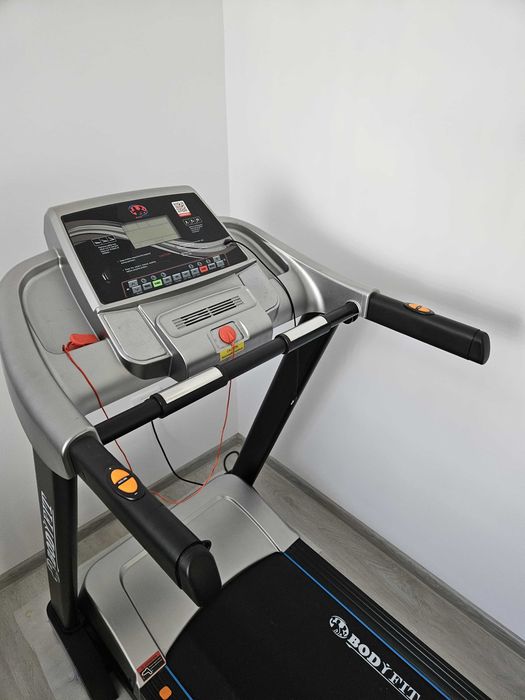 Banda de alergat electrica BodyFit A5000, motor 3.25 CP