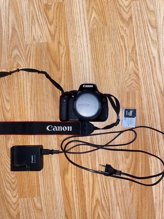 Canon 600D obiectiv 18-55mm F3.5