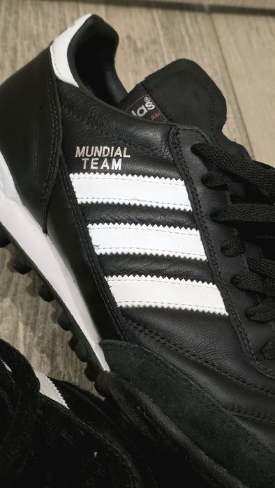 Футболни обувки стоножки Adidas Mundial