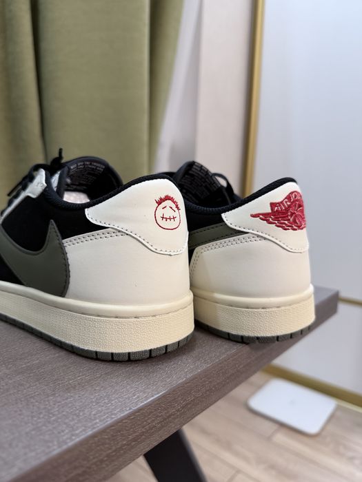 Nike Traviss Scott (размер 42.5-43)