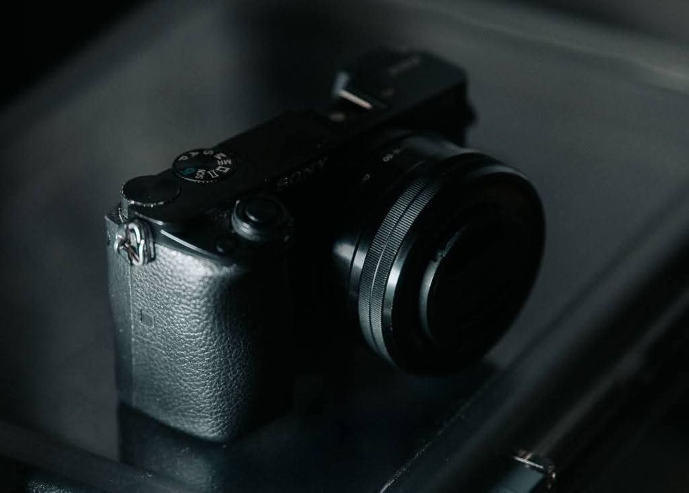 Sony A6000 cu obiectiv de kit