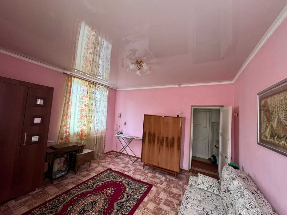 Продается  3-  комн квартира по адресу Царева  19