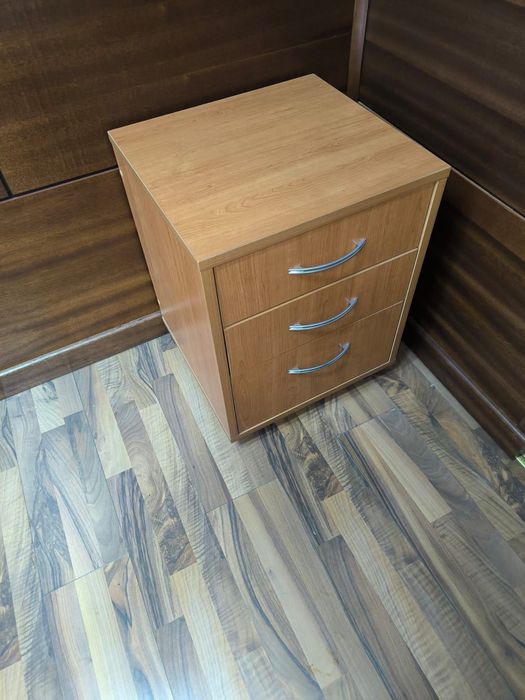 Продам офисную тумбу