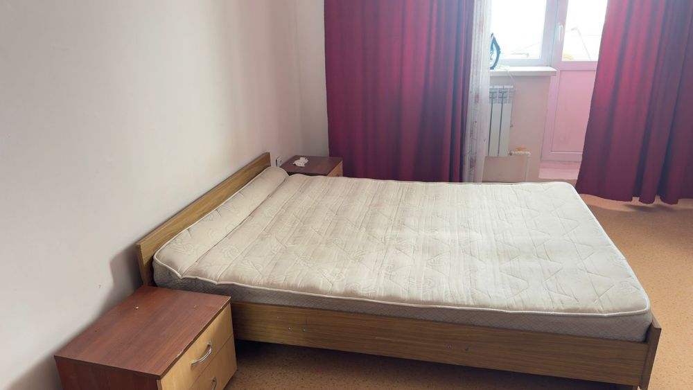 Продам кровать с матрасом+2 тумбочки