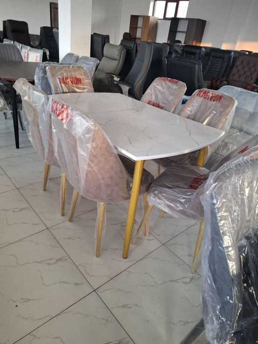 Kafe oshxona restoran uy ovqatlanish uchun stol stul