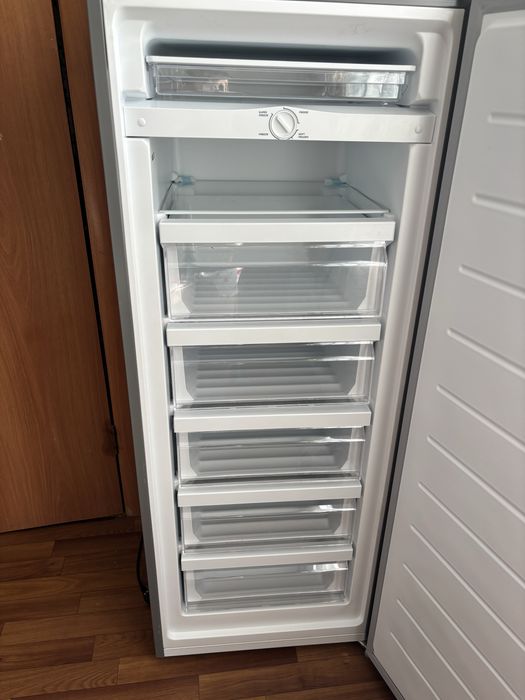 Продам морозильный шкаф