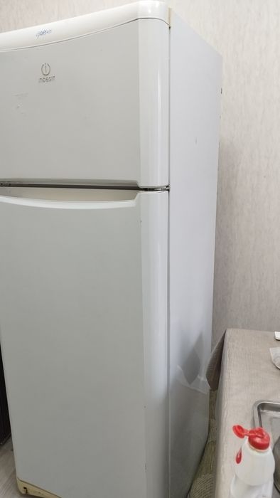 Б/У Холодильник Indesit. В рабочем состоянии