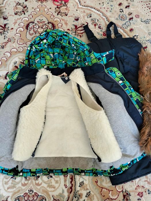 Продам детские куртки