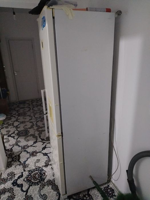 Продаётся Холодилник 2-камерни рабочий